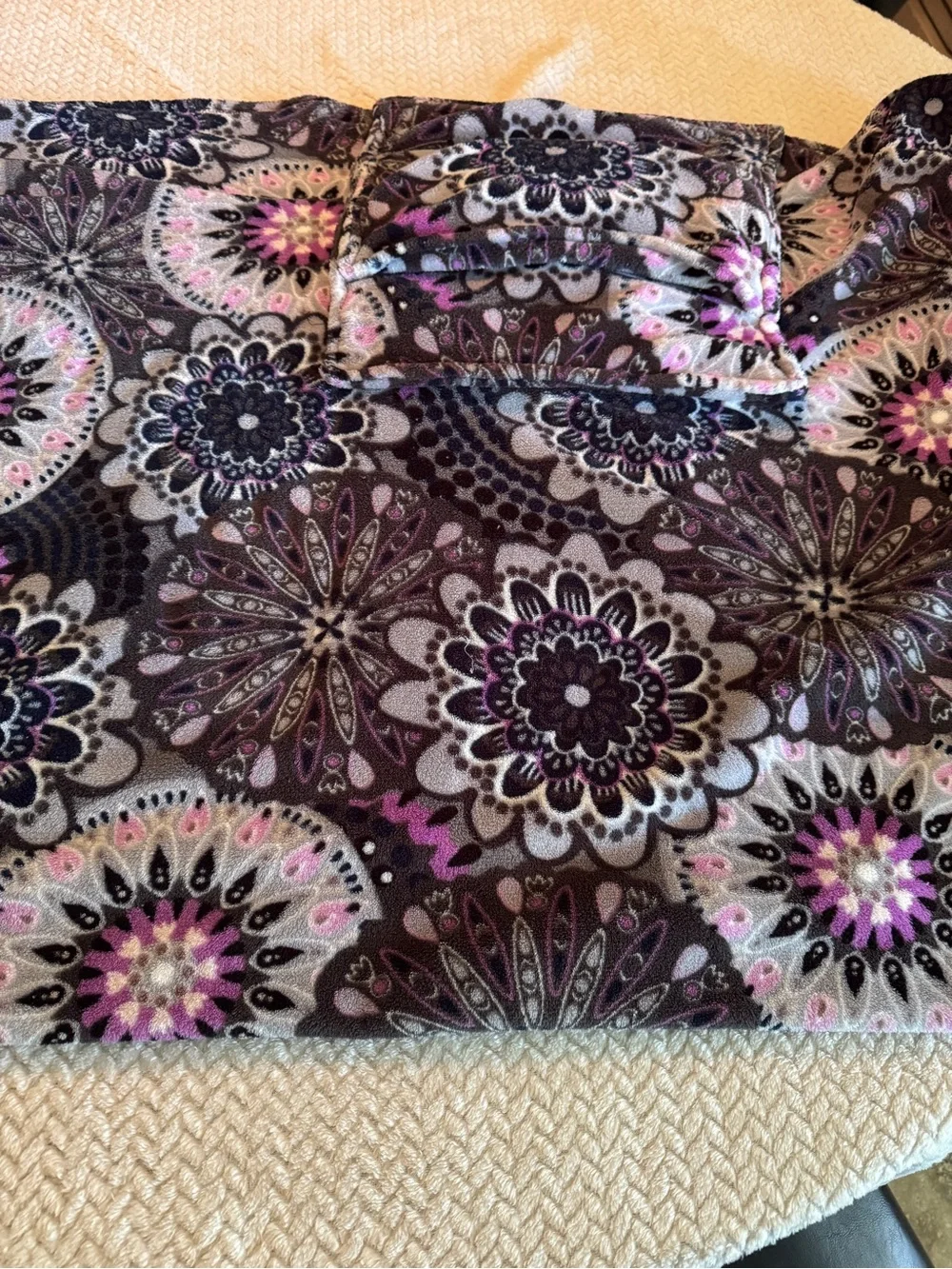 Vera Bradley Fleece Travel Blanket retired pattern Mimosa Medallion‎